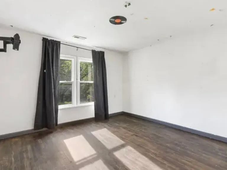 2822 W College St — Photo 13