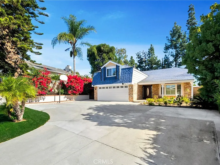 24692 Julie Ave — Photo 2