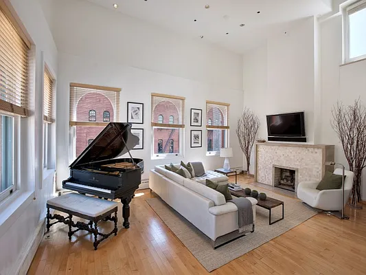 Sold by Sotheby's International Realty | media 11