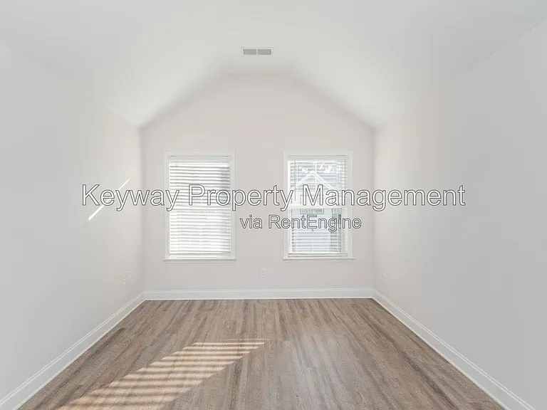 319 Sumac Trl — Photo 16
