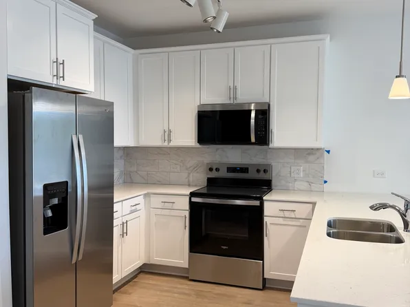 975-77 E 75th St, Naperville, IL
