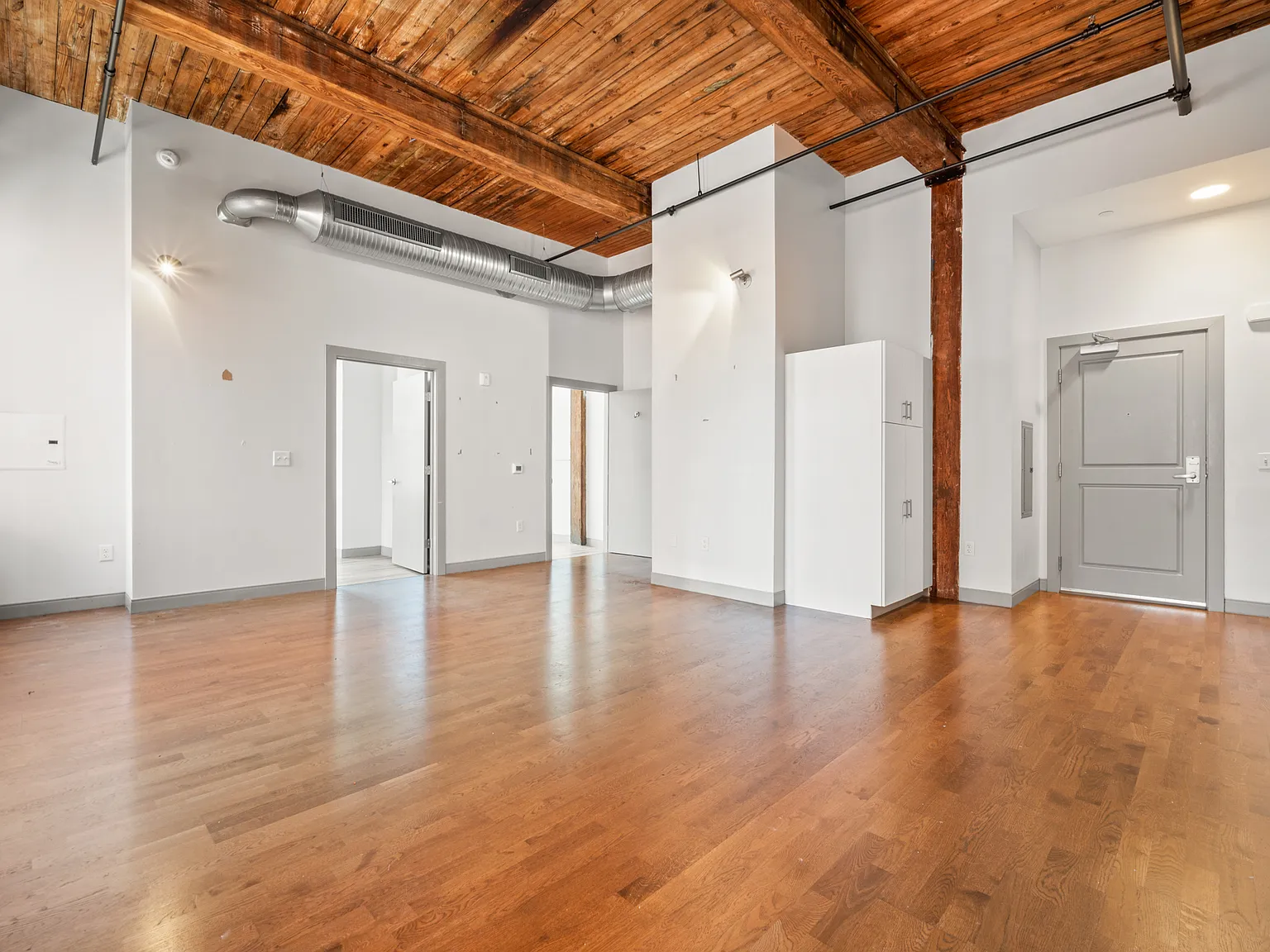 Studio, 650 sqft, $1,395 — Photo 3