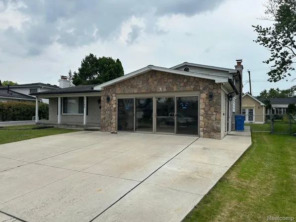 27245 Timber Trl, Dearborn Heights, MI 48127