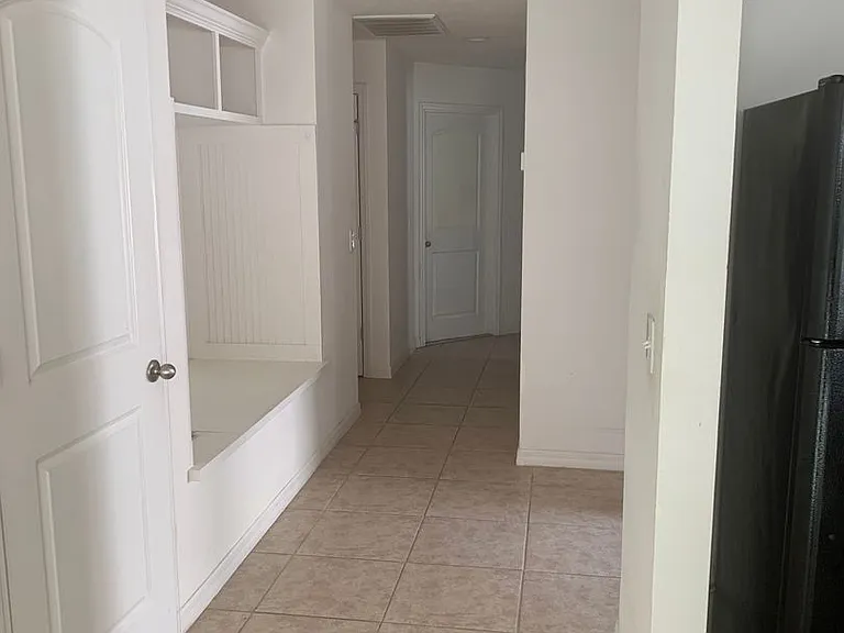 5725 Lacar Way — Photo 4