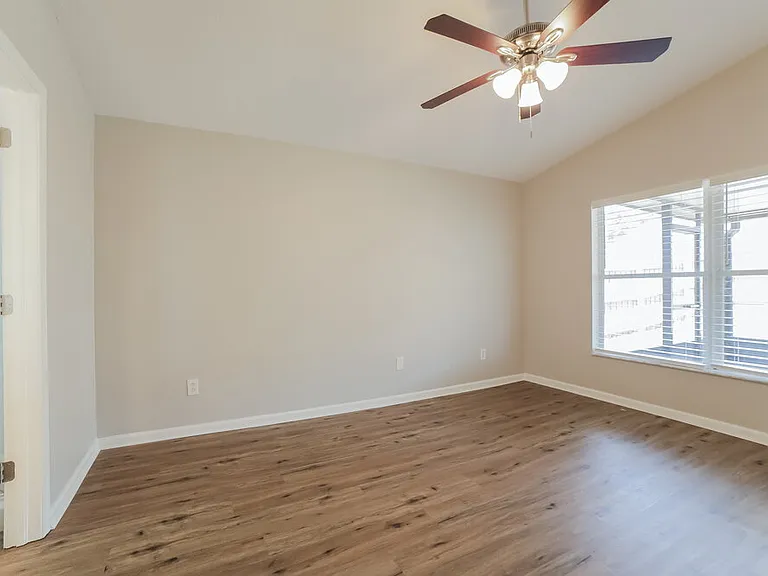 10225 Hunters Haven Blvd — Photo 13