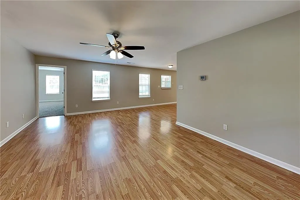 3 bed, 2.0 bath, 1551 sqft, $1,800 — Photo 3