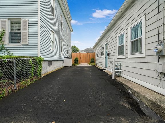 3rd image of 381 Wood St