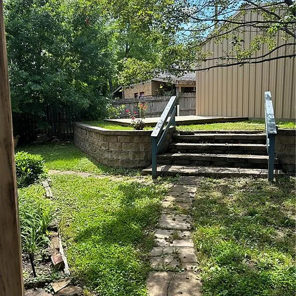 310 W Cherry St — Photo 31