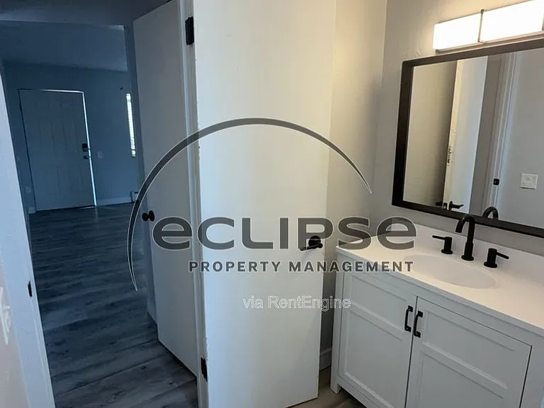 Summit View Apartments — Photo 222