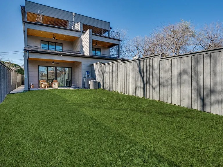 2308 Douglas Ave — Photo 21