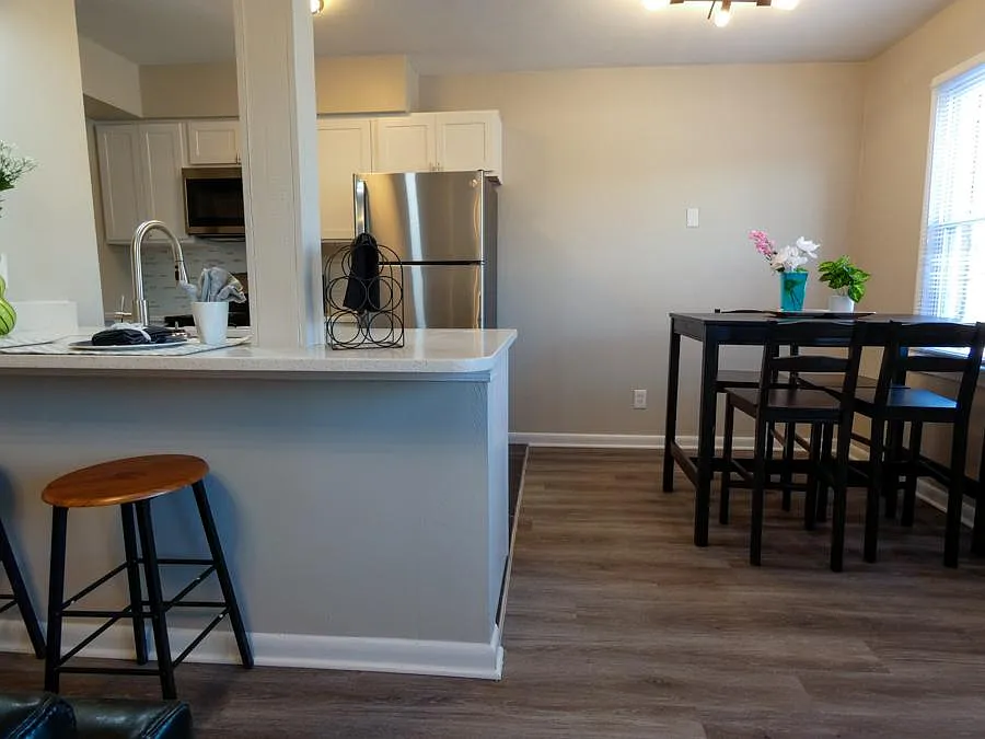 2 bed, 750 sqft, $1,499 — Photo 2