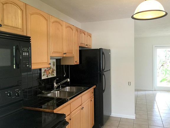 5th image of 1819 NW Sunset Blvd