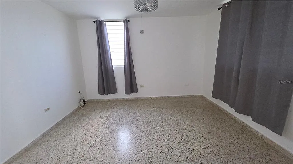 3 bed, 2.0 bath, 1100 sqft, $1,300 — Photo 3