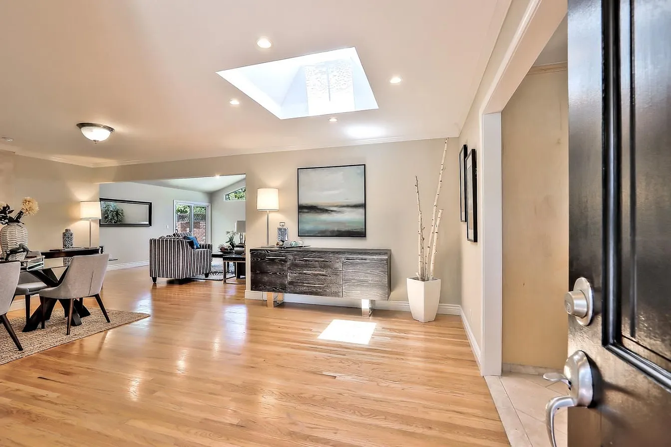 237 Carlton Ct