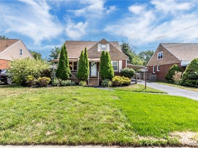 15 Flora Rd, Cheektowaga, NY, 14225