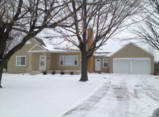 8062 Runyan Lake Rd, Fenton, MI 48430