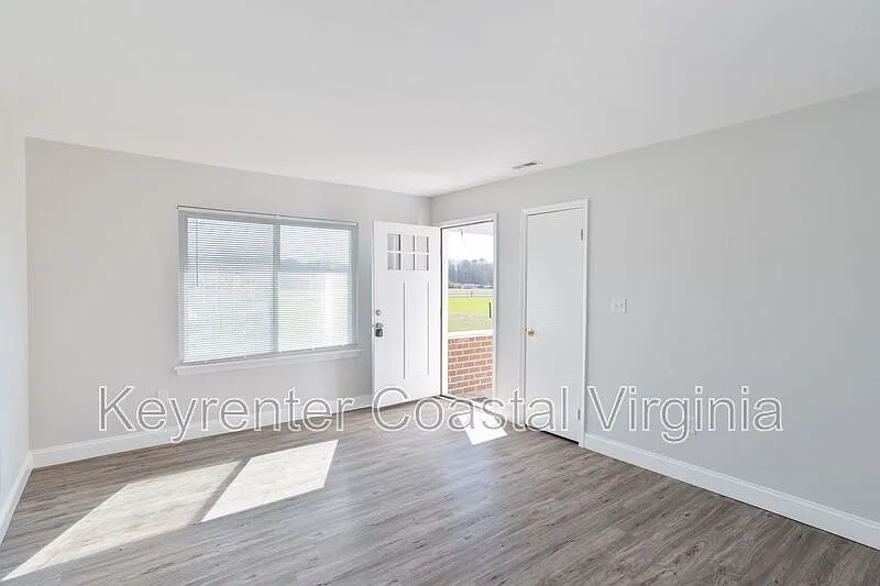 3 bed, 1.5 bath, 1064 sqft, $1,595 — Photo 4