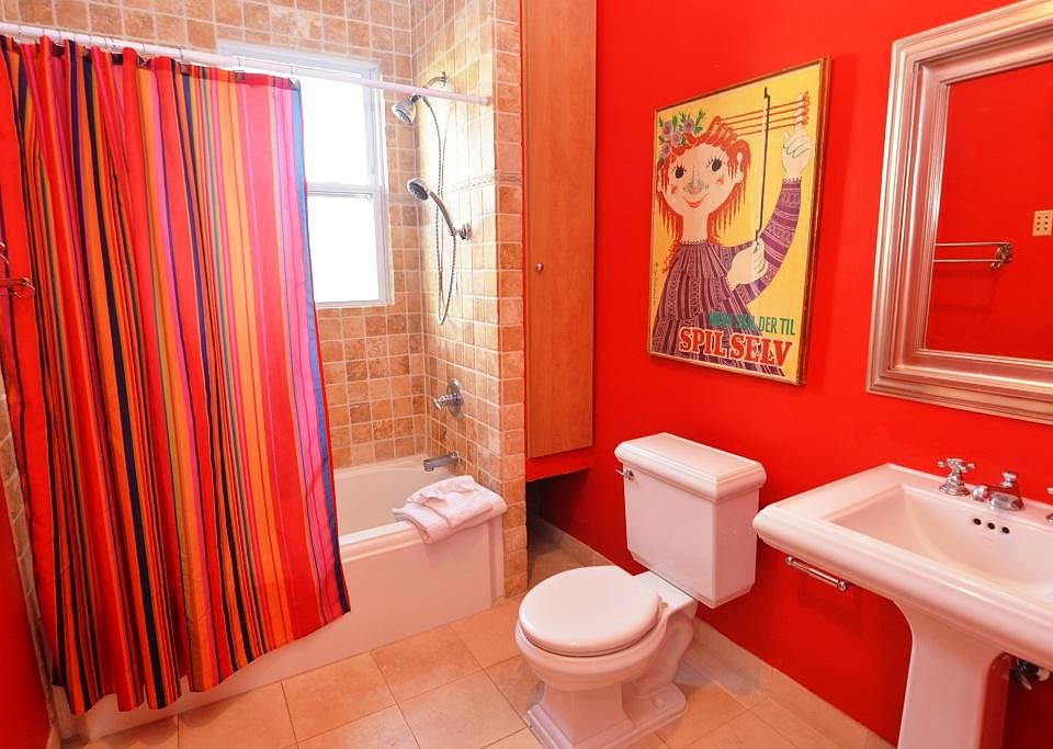 2nd Fl hall BA: 3 occupants use shower; but only 2 use toilet & sink (3rd roommate has half-bath in Room B)