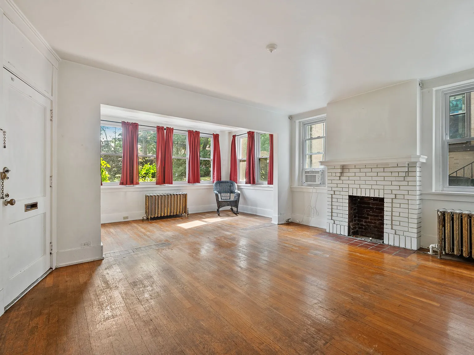 3 bed, 1.5 bath, 1774 sqft, $1,650 — Photo 2