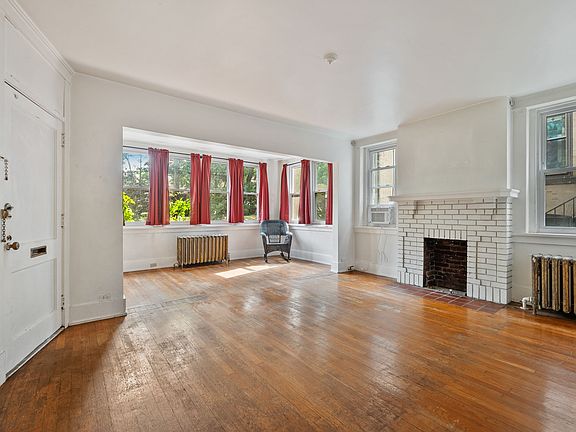 2nd image of 5528 Beverly Pl APT 1