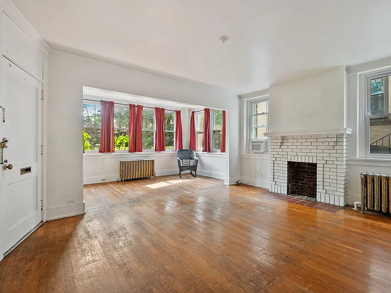 5528 Beverly Pl #1 — Photo 2