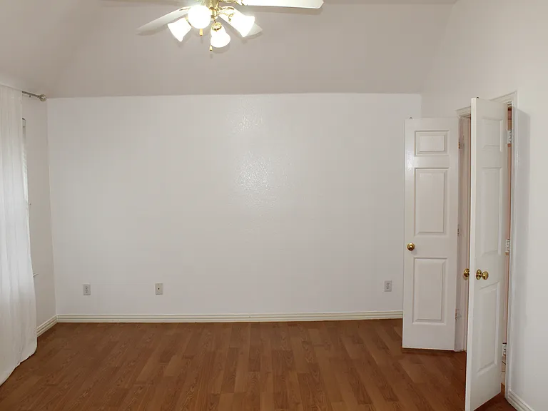5017 Remington Dr — Photo 8