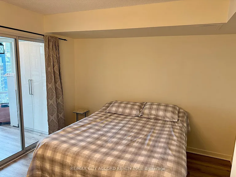 361 Front St W #2102 — Photo 8