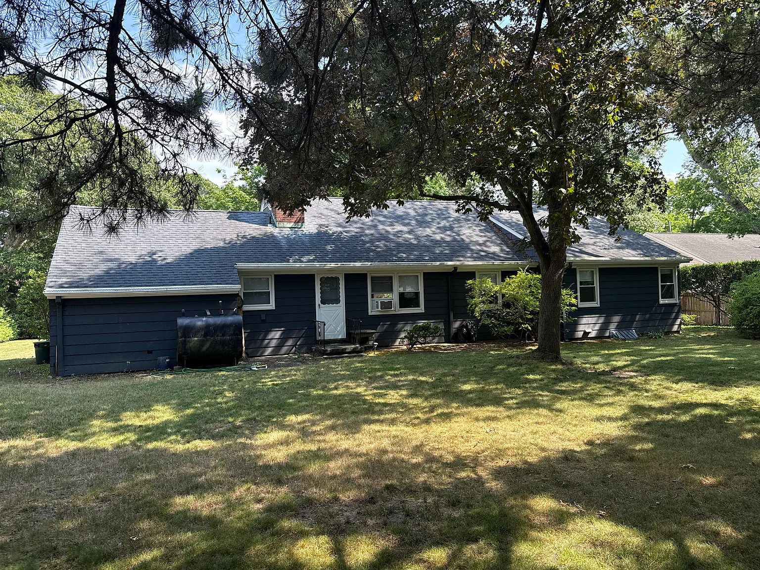 190 Ackerly St — Photo 4
