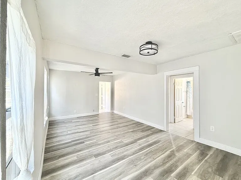 2425 Auburn St S — Photo 15