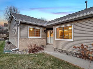 7548 Newbury Rd, Woodbury, MN 55125