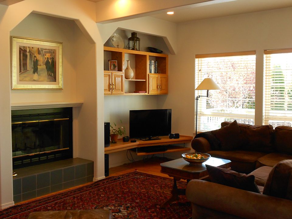 1st image of 733 Conestoga Dr