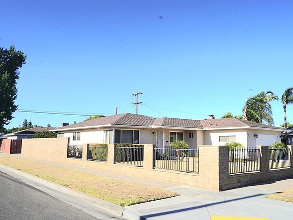 4th image of 3903 E Bellaire Way