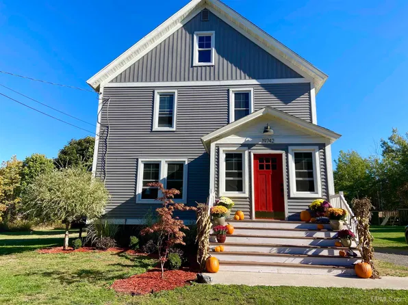 19742 Sing Sing Rd, Hancock, MI 49930