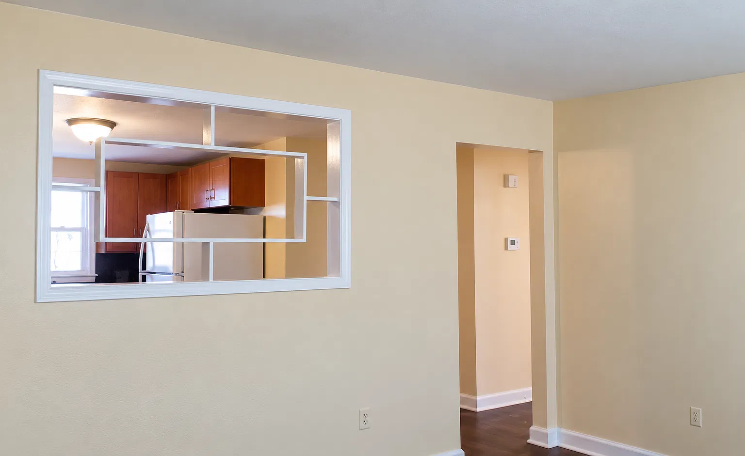 2 bed, 800 sqft, $2,400 — Photo 3