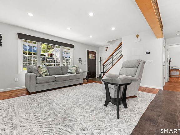 3rd image of 31 Hillandale Road