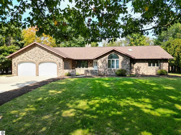326 Cedar Dr, Mount Pleasant, MI 48858