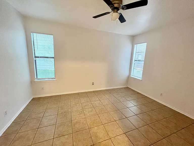 810 Station St — Photo 9