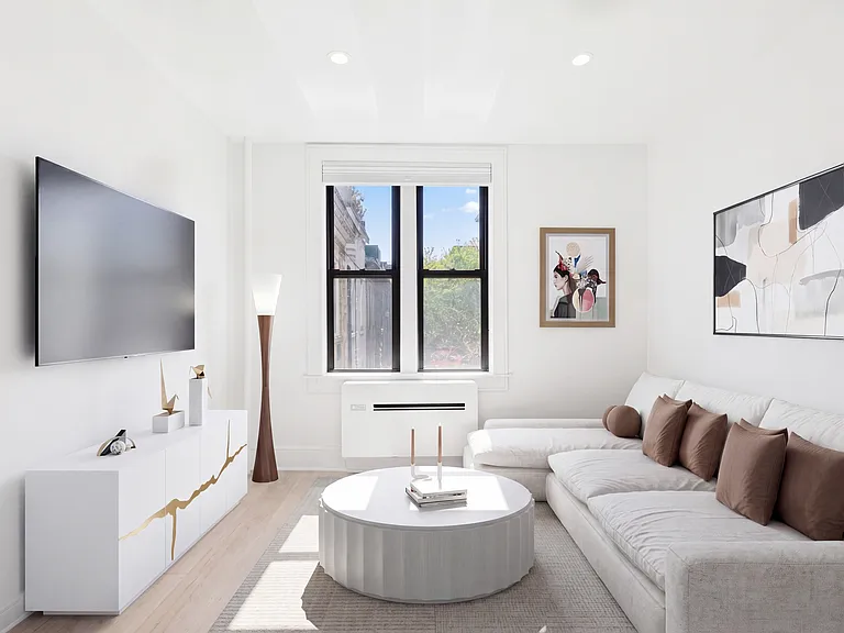 458 W 20th St #4D — Photo 1