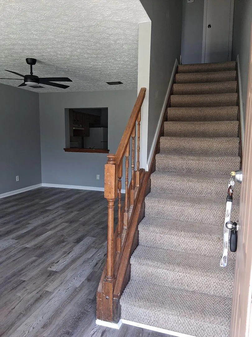 2 Bed/ 2.5 Bath Townhome in Candlelight $1450 — Photo 2