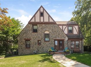 25 Fairview Ter, Derby, CT 06418