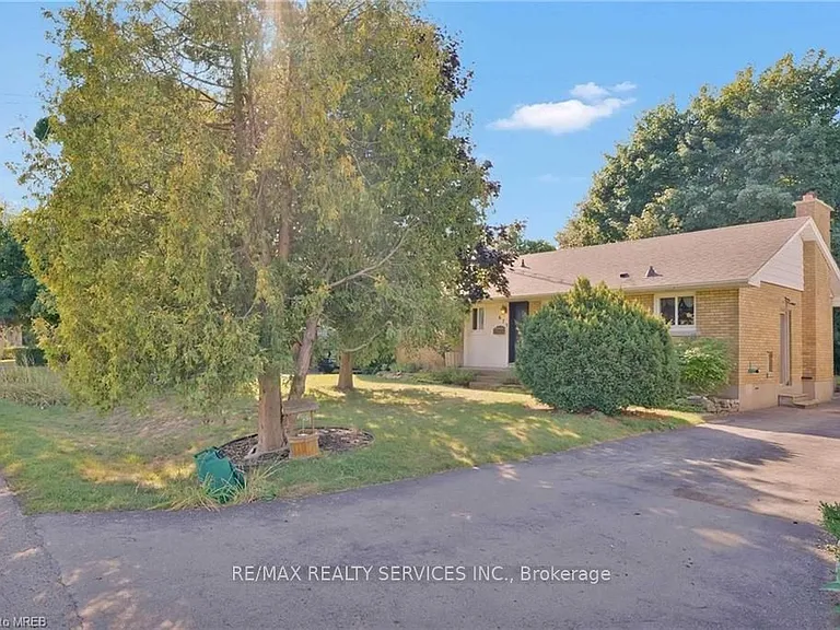 675 Inverness Ave — Photo 1