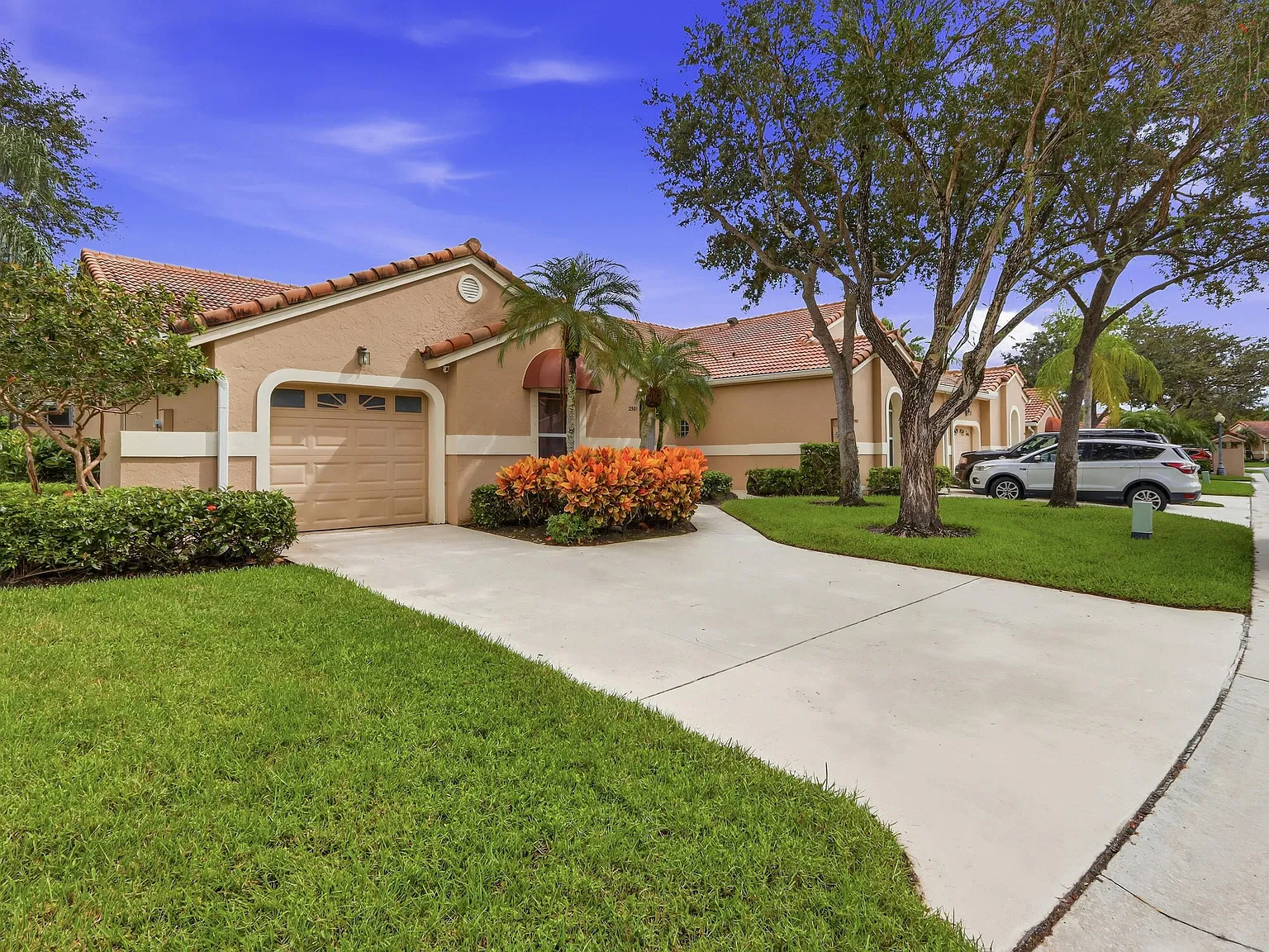 2 bed, 2.0 bath, 1855 sqft, $11,500 — Photo 3
