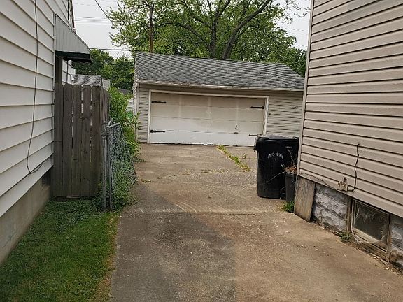 2nd image of 290 Marseilles Ave