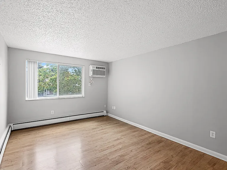 1280 Clayton St. Apartments — Photo 34