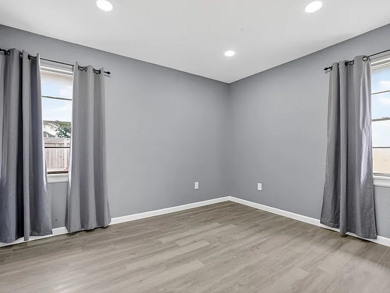 4427 Leddy Dr — Photo 31