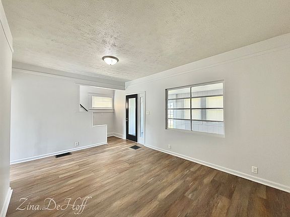 5th image of 2916 3rd St NW