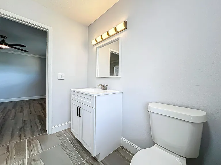 3230 Caulfield St — Photo 8