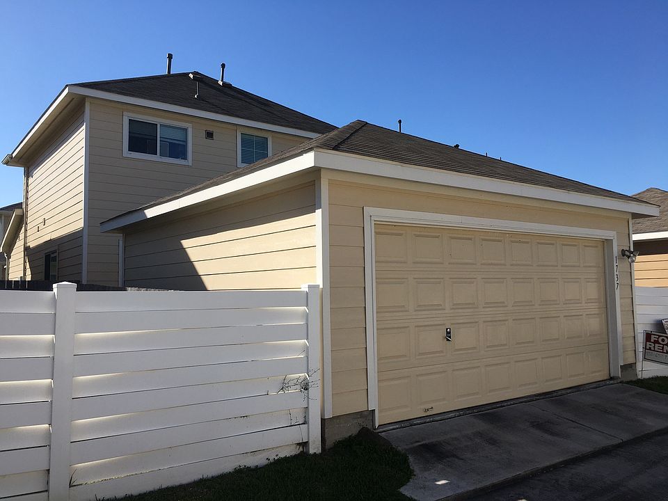 2nd image of 1737 Nichole Woods Dr