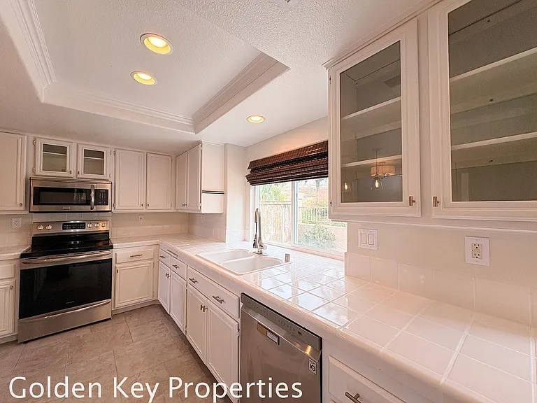 3274 San Tomas Dr — Photo 13