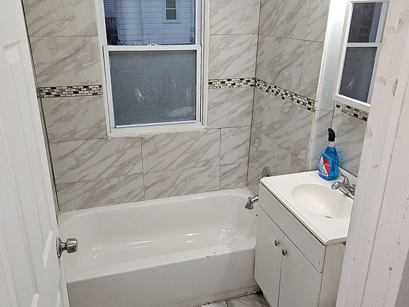 5th image of 3390 E 143rd St #3